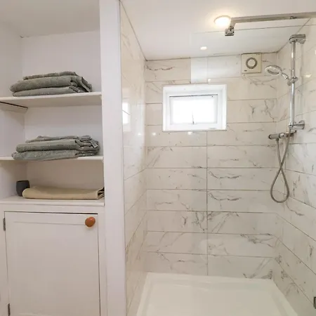 The Barn - Poplar Farm